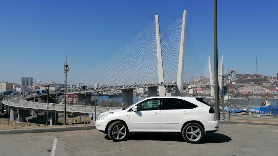 Toyota Harrier "Окно в небо"