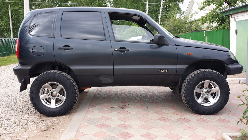Chevrolet Niva черная ШНИВА
