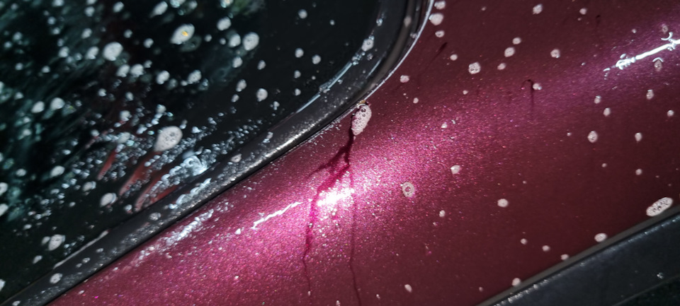реакция возле крыши на стойке — Mazda 3 (1G) BK