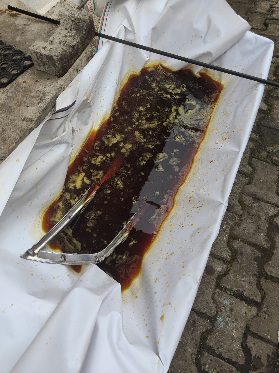 Решетка полностью не помещается, поэтому делаем в два этапа. Сначала одну сторону, затем другую — KIA Cerato (2G)