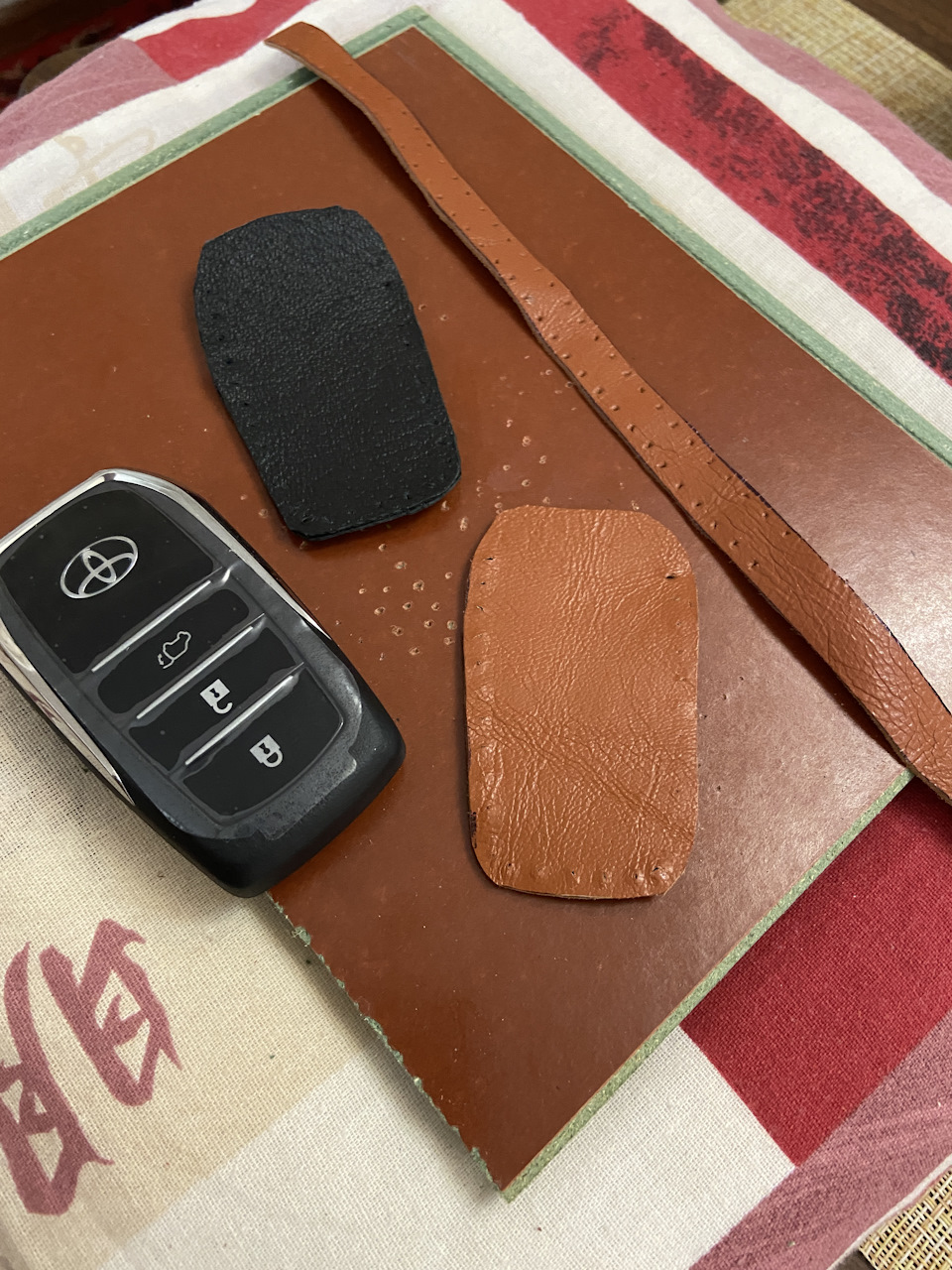 Дома совсем скучно, пошил чехол)))) — Toyota Fortuner (2G)