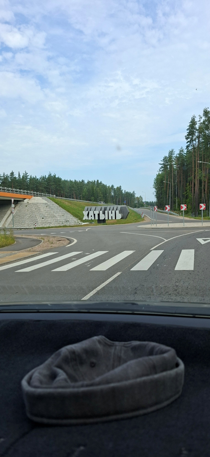 Это Хатынь. — Toyota Wish (AE20)