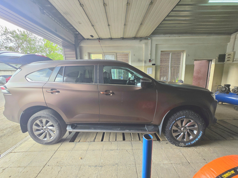 Фото в бортжурнале Isuzu MU-X (2G)