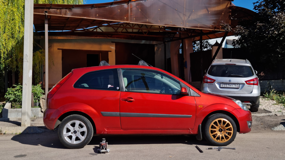 Шо то… — Ford Fiesta (Mk V)