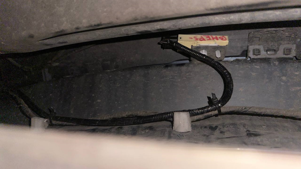 задняя антенна — Mazda 3 (3G) BM
