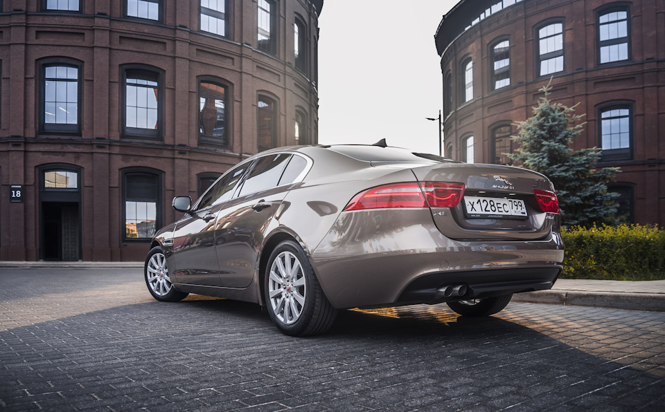 Фото в бортжурнале Jaguar XE
