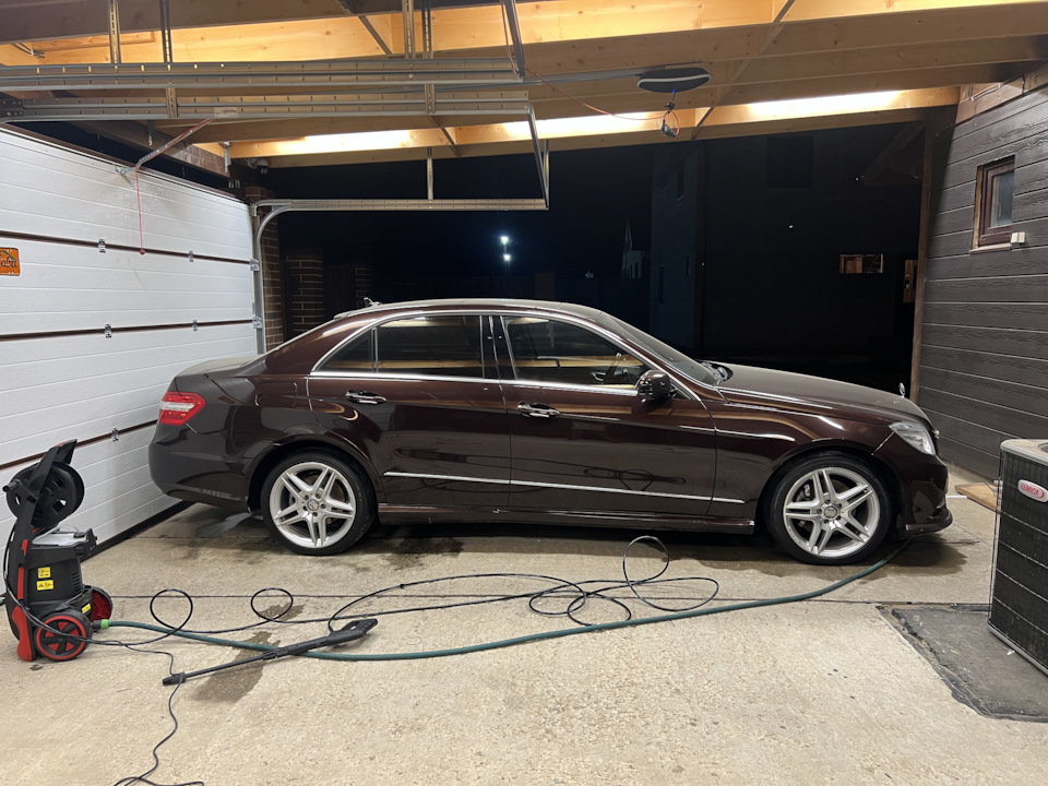 Фото в бортжурнале Mercedes-Benz E-Class (W212)