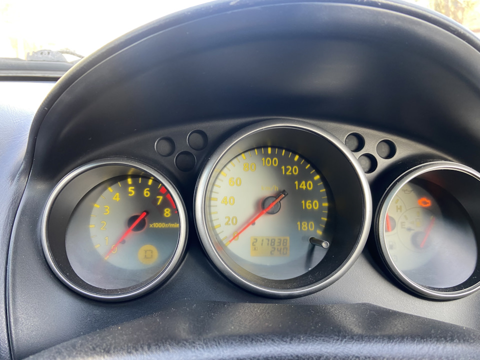 Джеки Чан — Nissan Wingroad (Y11) бензин, 1,5 л, 2002 года | визит