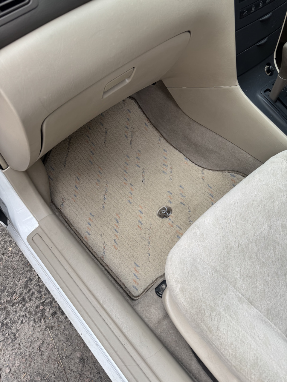 Photo from the logbook Toyota Corolla Fielder (E120)