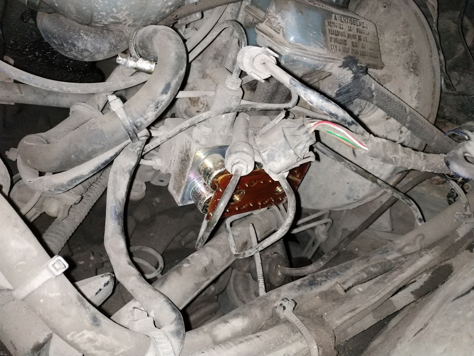Фото в бортжурнале Volkswagen Passat B4. Запчасти на фото: 852710