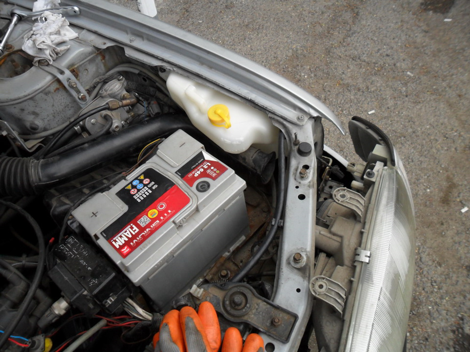 Бачок поставлен — Nissan Primera (P11)