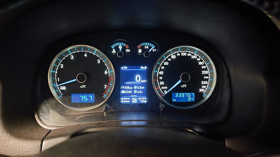 Видишь лампочку ABS? И я не вижу, а она есть 🙃 — Volkswagen Golf Mk4. Запчасти на фото: 339757