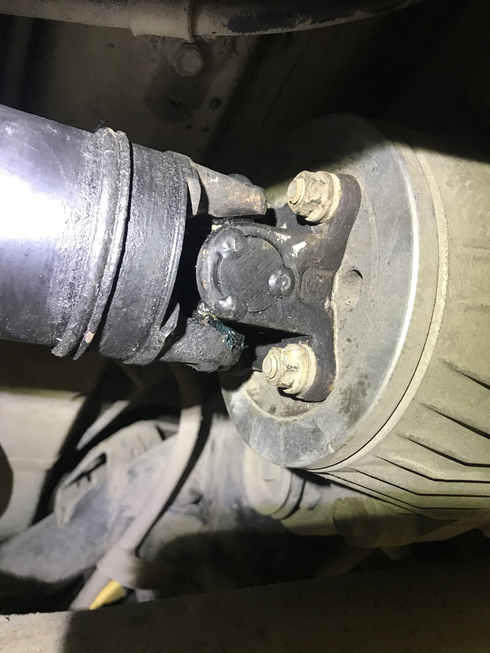 Фото в бортжурнале Toyota RAV4 (IV)