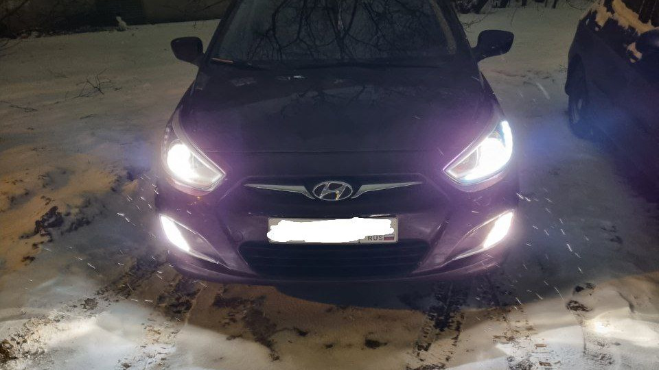 Hyundai Solaris Hatchback Purple
