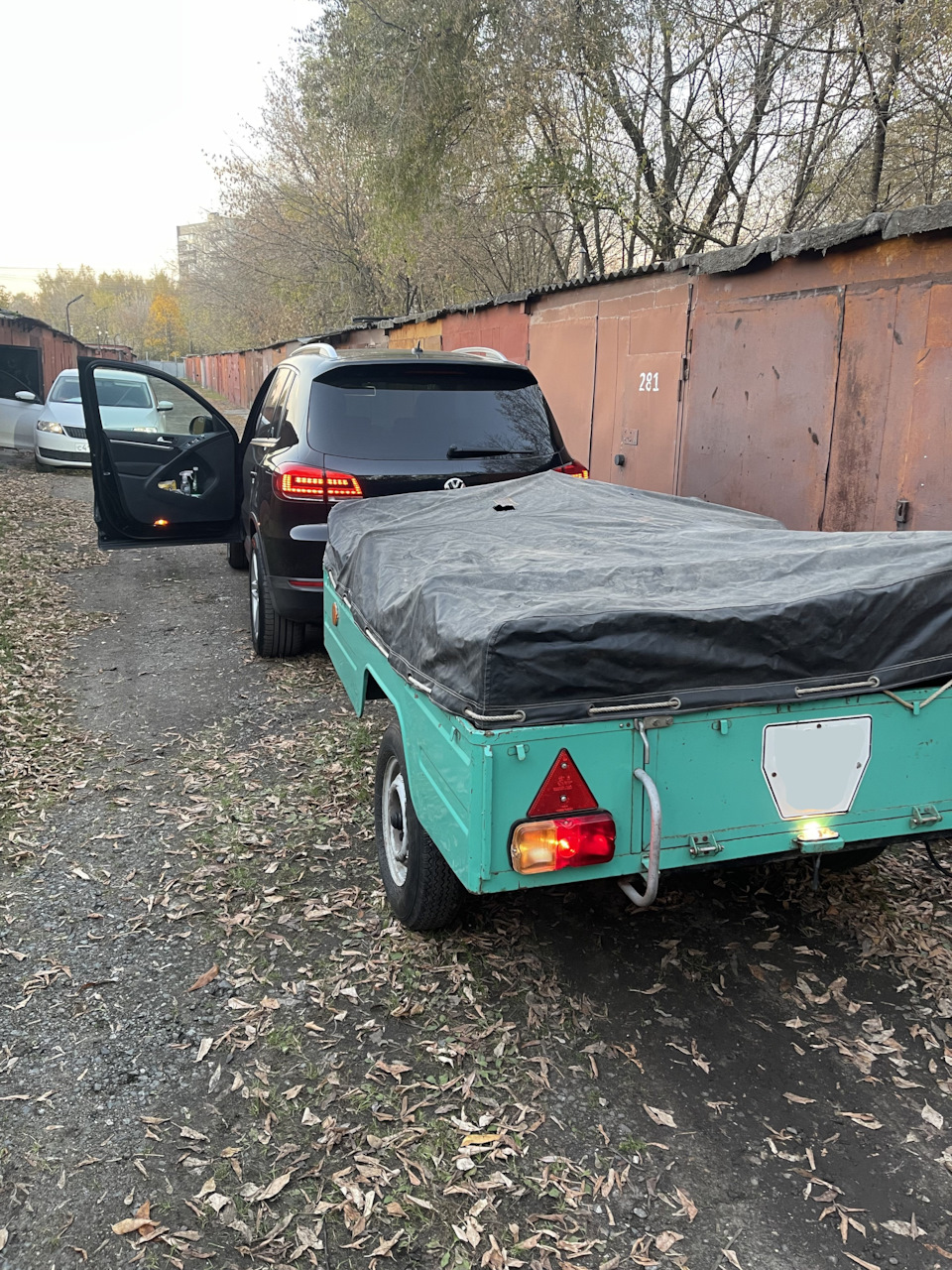 Прицеп oykb92 — стиль, на советских номерах еще. Внутри полный обвес R line) — Volkswagen Tiguan (1G)