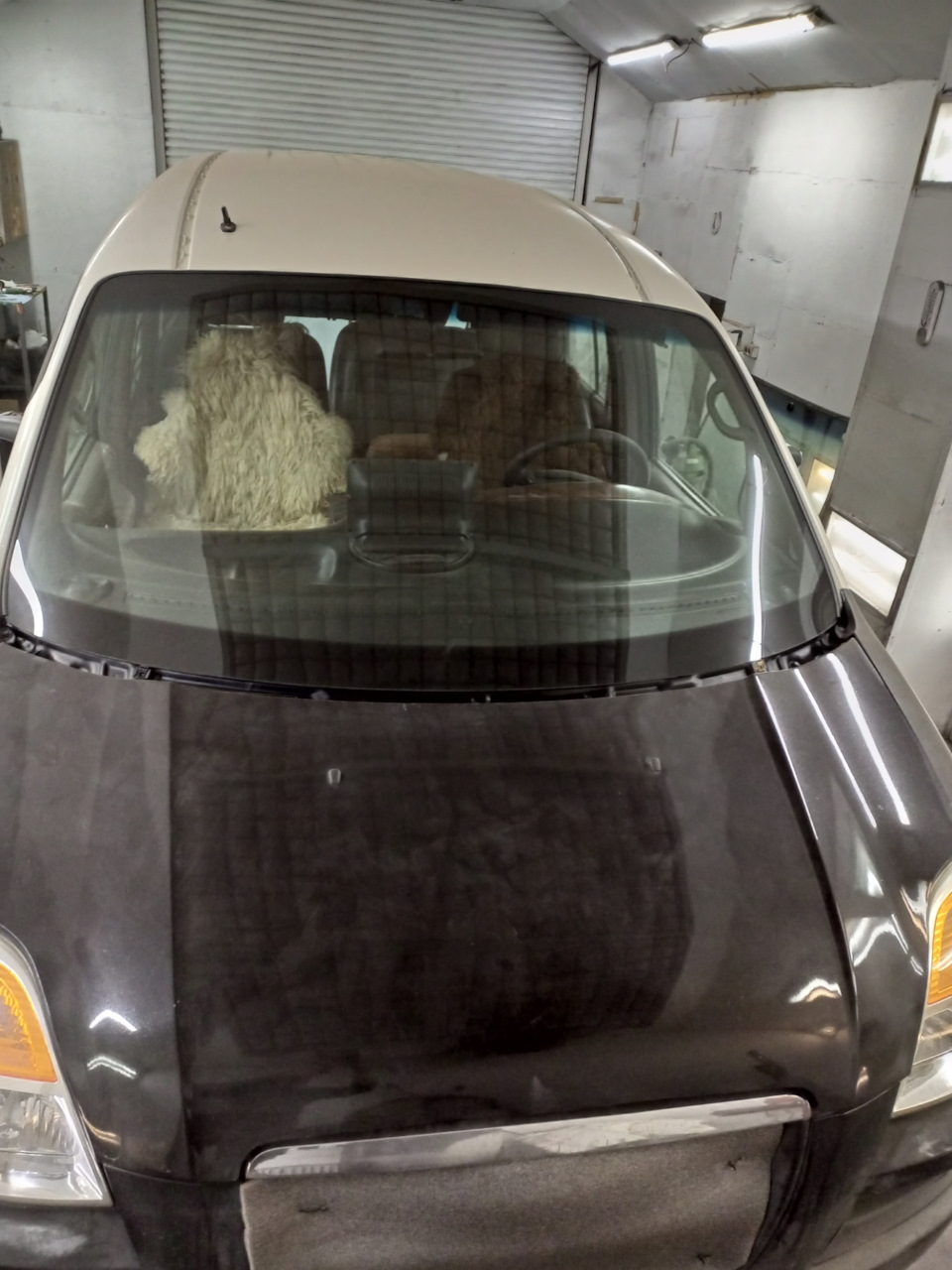 Крыша открашена стекло на месте — Hyundai Starex (1G)