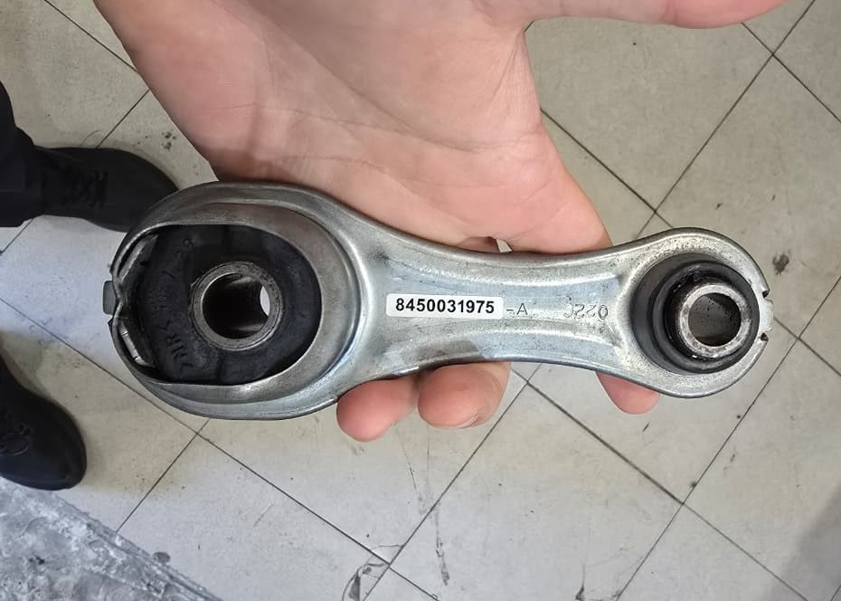 Фото в бортжурнале Lada Vesta SW Cross (1G). Запчасти на фото: 8450031975
