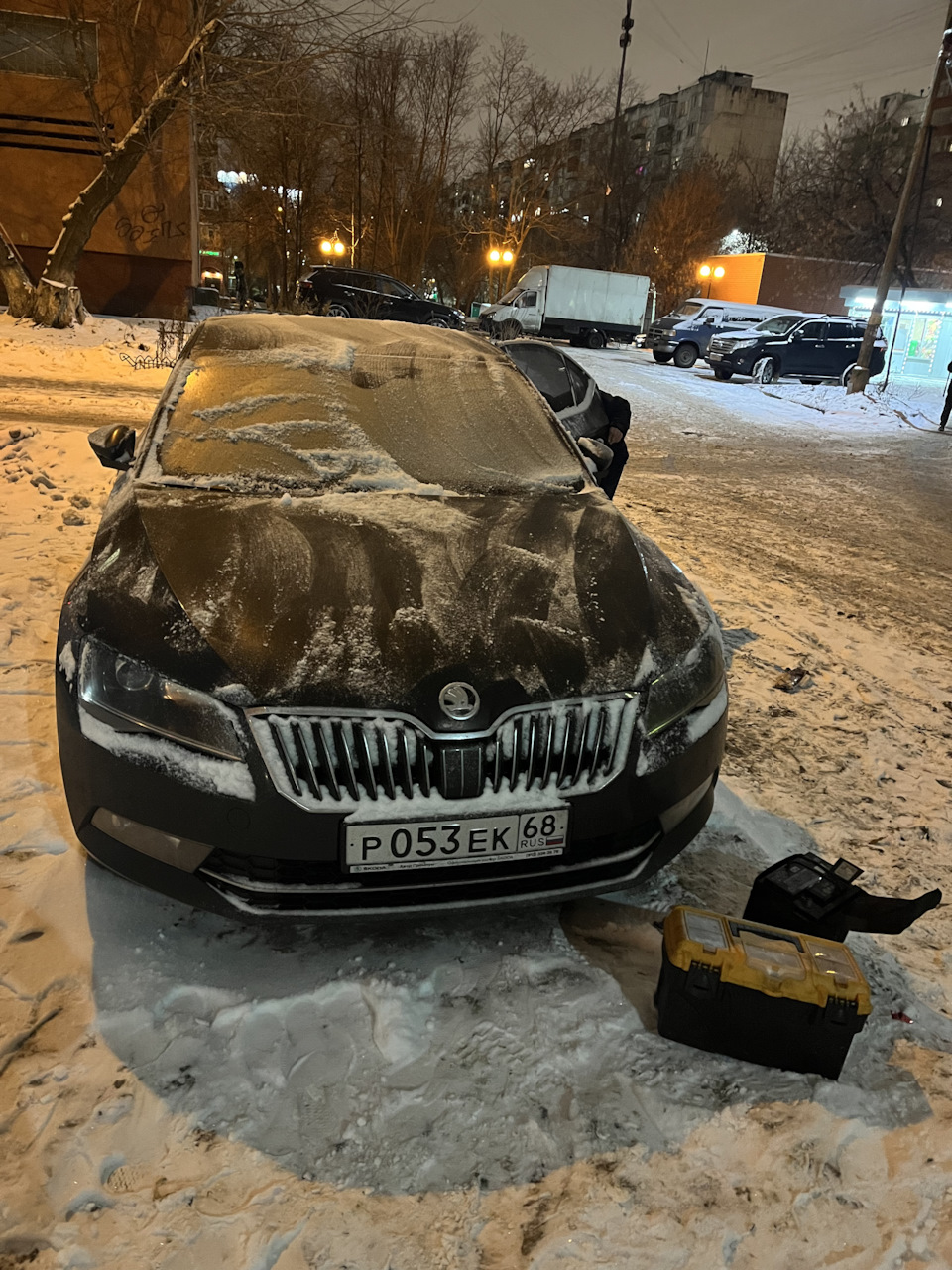 Скушала аккумулятор и спит😀 — Skoda Superb Mk3
