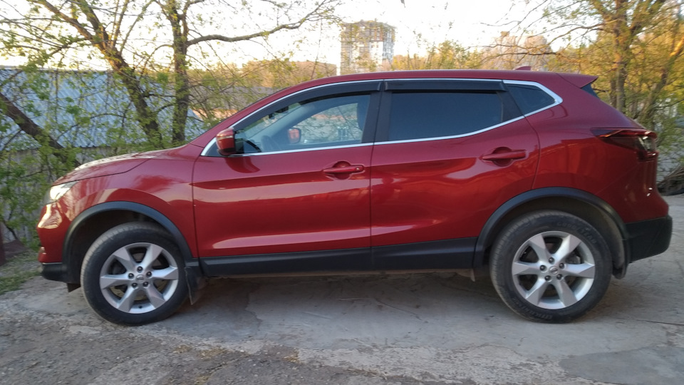 Nissan Qashqai Красный