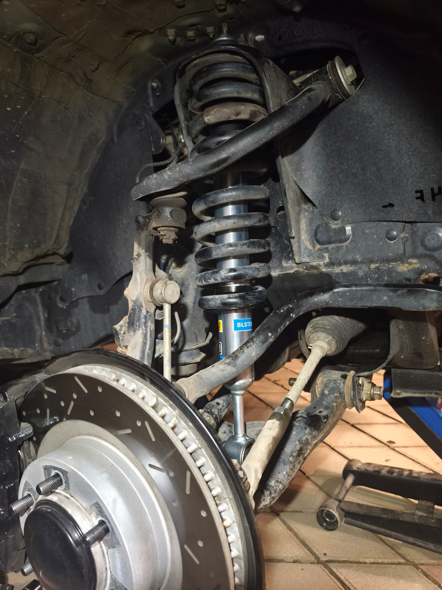 Амортизаторы Bilstein B8 5100 - Toyota Tacoma (3G) бензин, 3,5 л, 2023 года тюни - изображение номер один