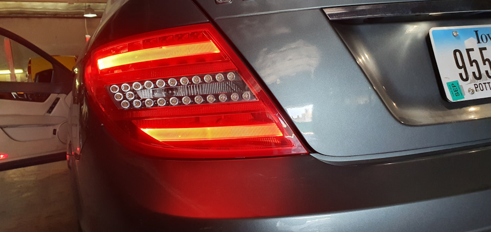 Фонарь — Mercedes-Benz C-Class (W204)
