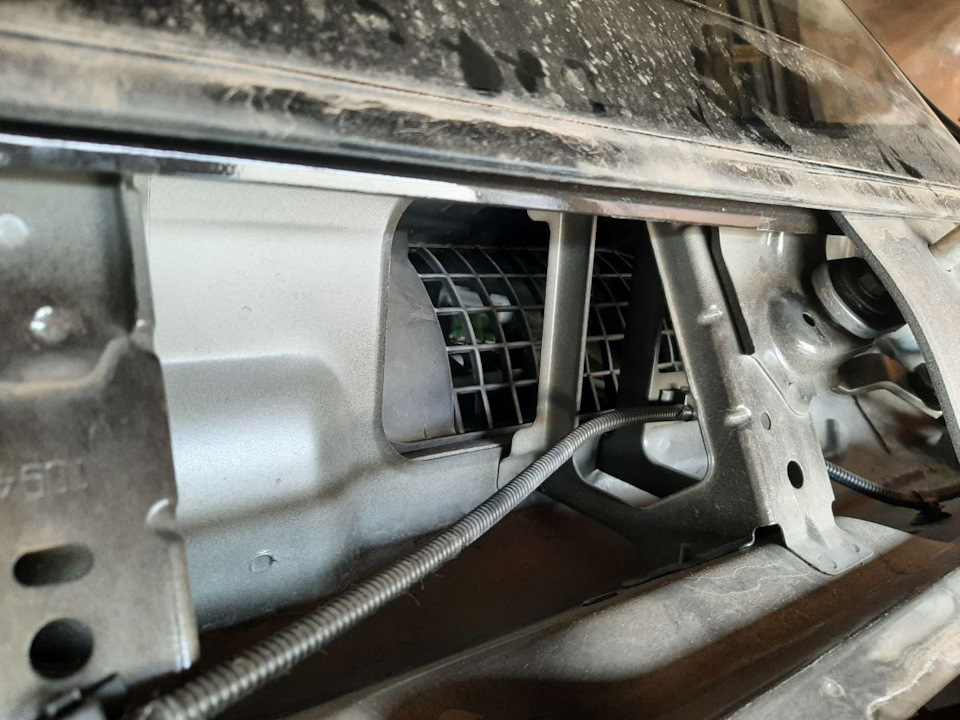 дупло — Lada Vesta SW (NG)