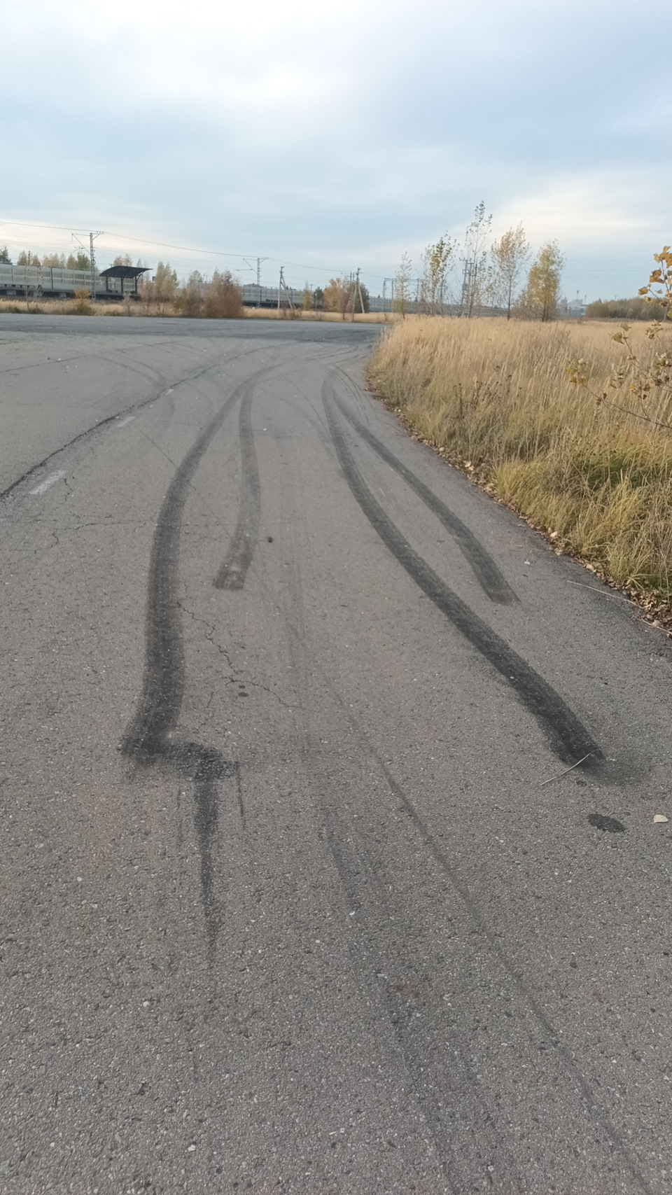 На открытом дифференциале, на семи цилиндрах можно жечь покрышки, на пяти уже не очень. — Mercedes-Benz CL (W215)