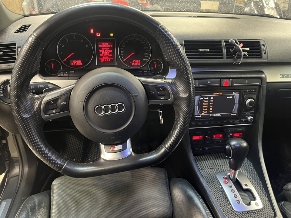Фото в бортжурнале Audi A4 (B7)
