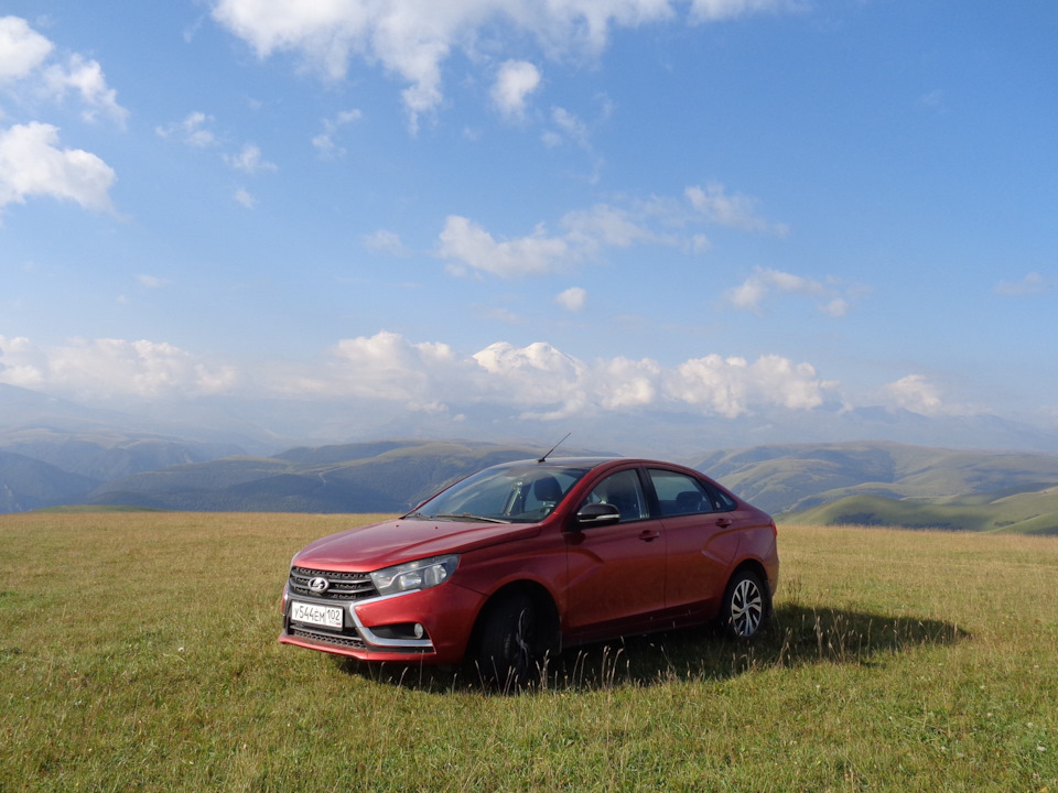 Фото №1. Лада Веста Юбилейная №301 и Эльбрус :-) — Lada Vesta (1G)