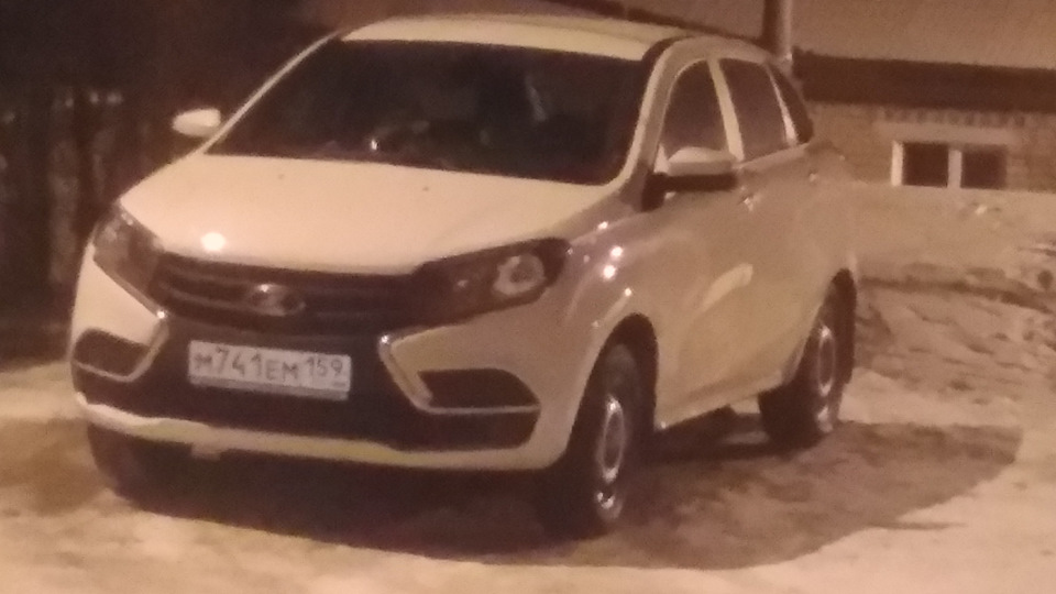Lada XRAY белый