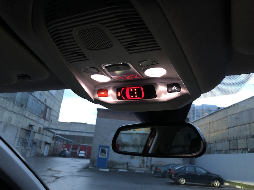 Схема показывает кто из пассажиров пристегнут, и тех кто захотел по ушам)) — Citroen C5 Aircross