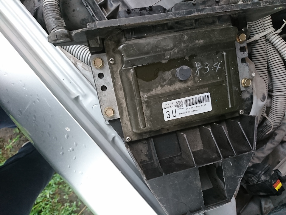 мозги — Nissan Sunny (B15)