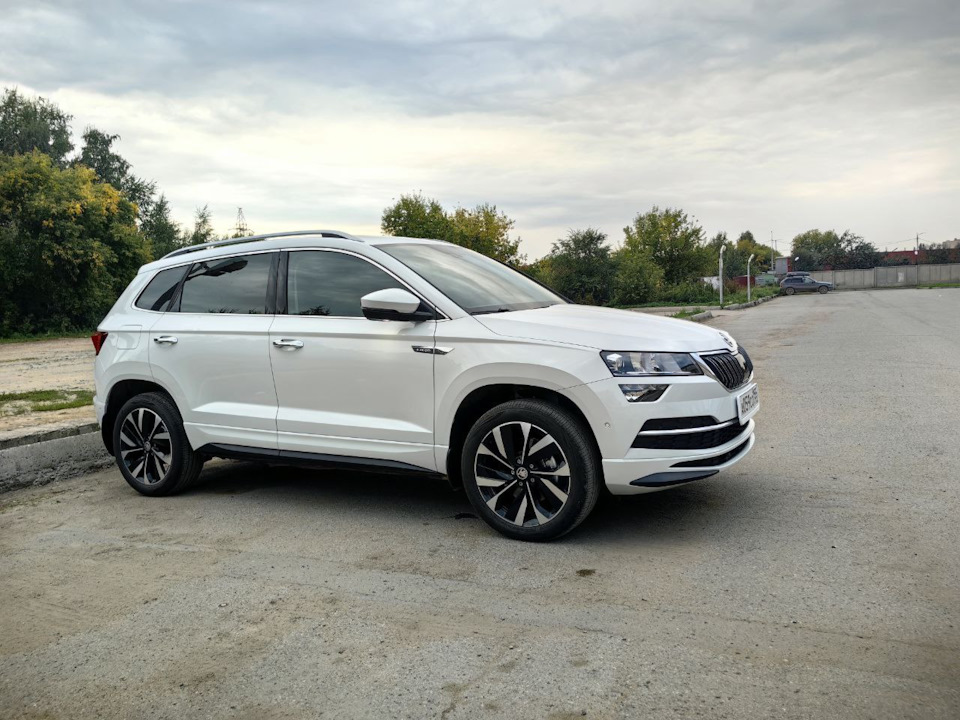 Сзади полусфера Llumar. Спереди на боковых атермалка — Skoda Karoq