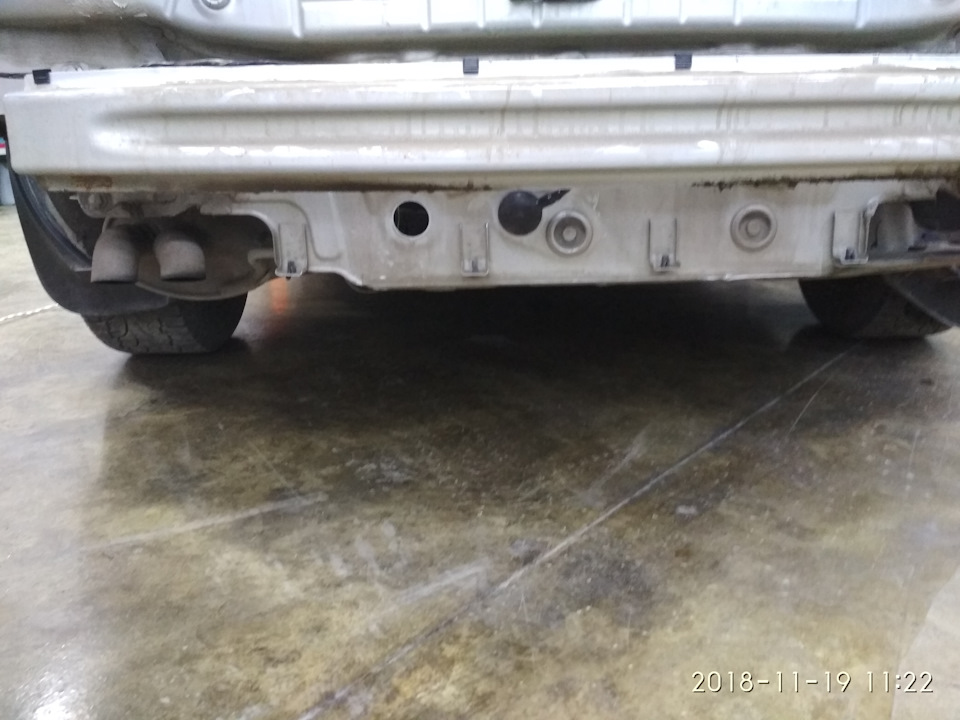 Проводку прокинул в это отверстие, предварительно вынув от туда заглушку… — Skoda Octavia A7 Mk3