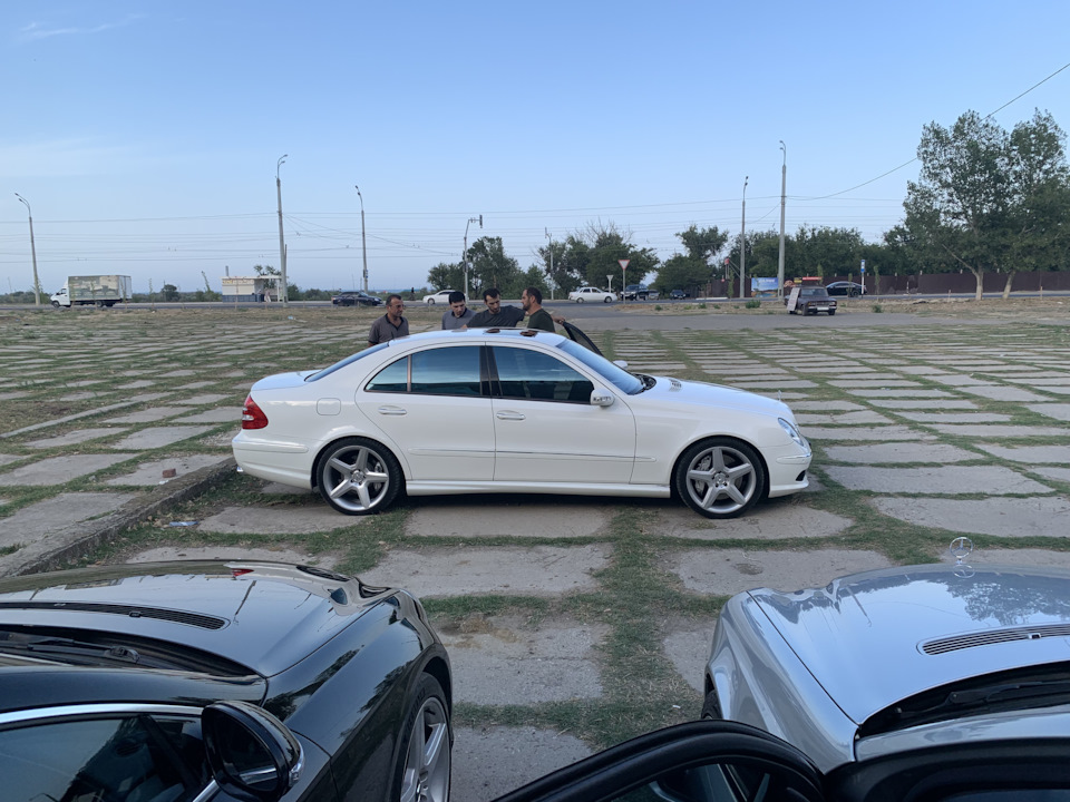 Фото в бортжурнале Mercedes-Benz E-Class (W211)
