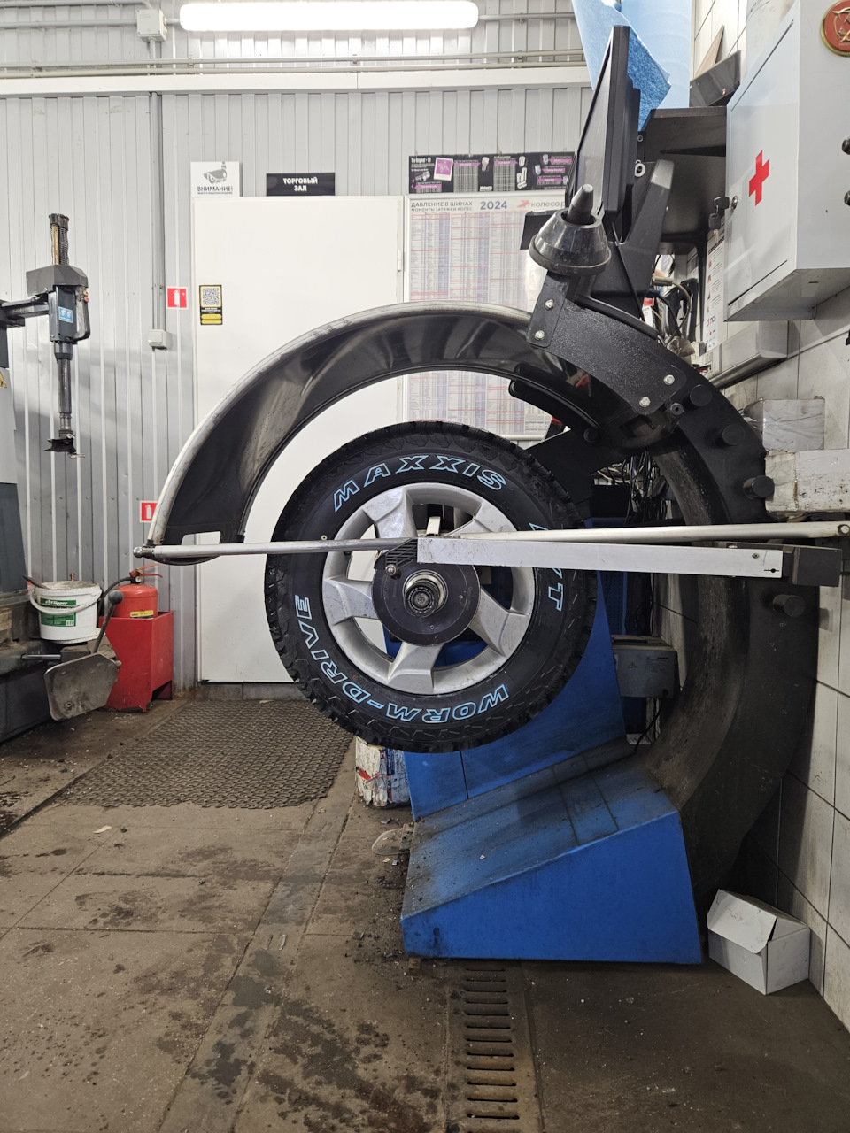 MAXXIS AT980 E WORM-DRIVE 215/70 R16 100/97Q (6PR) — Renault Duster (1G ...