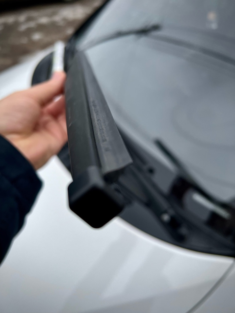добротная резинка, первый раз вижу цельную без каких либо прорезей — Skoda Fabia Mk2