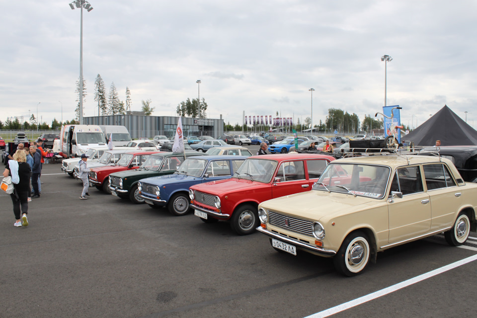 RetroLADA и машины клуба ВАЗ 2101 в Санкт-Петербурге — Lada 2101