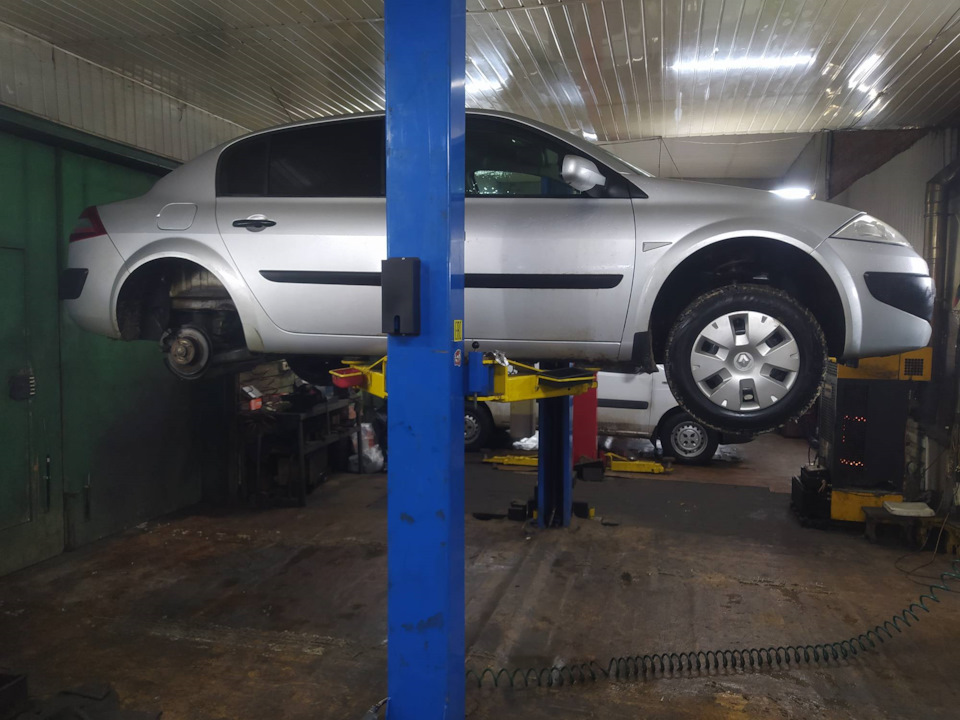 . — Renault Megane II