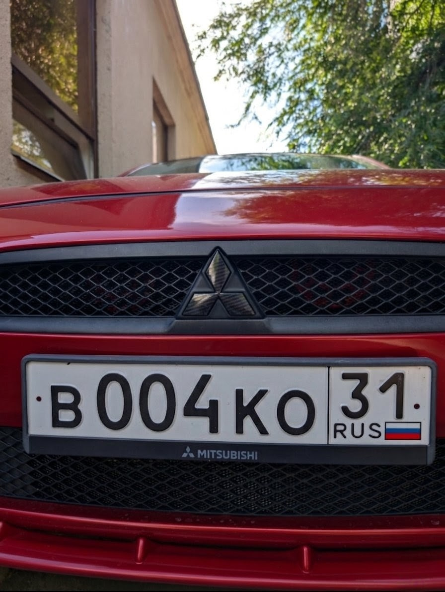 С полутора уже еле различимы — Mitsubishi Lancer X