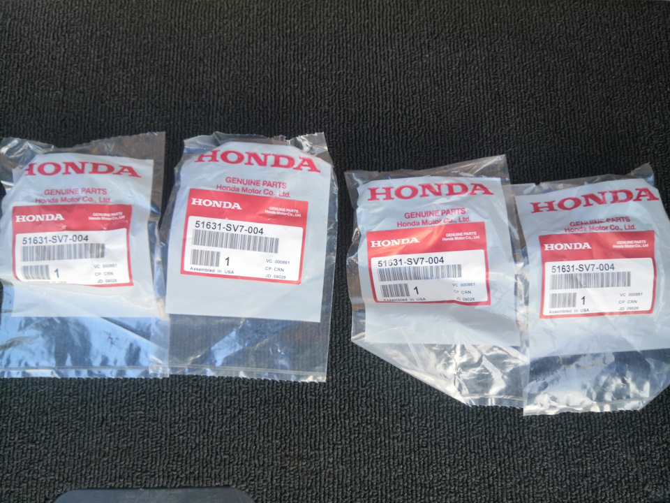 Отбойники — Honda Crosstour. Запчасти на фото: 51631SV7004