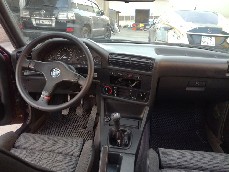 Фото в бортжурнале BMW 3 series (E30)