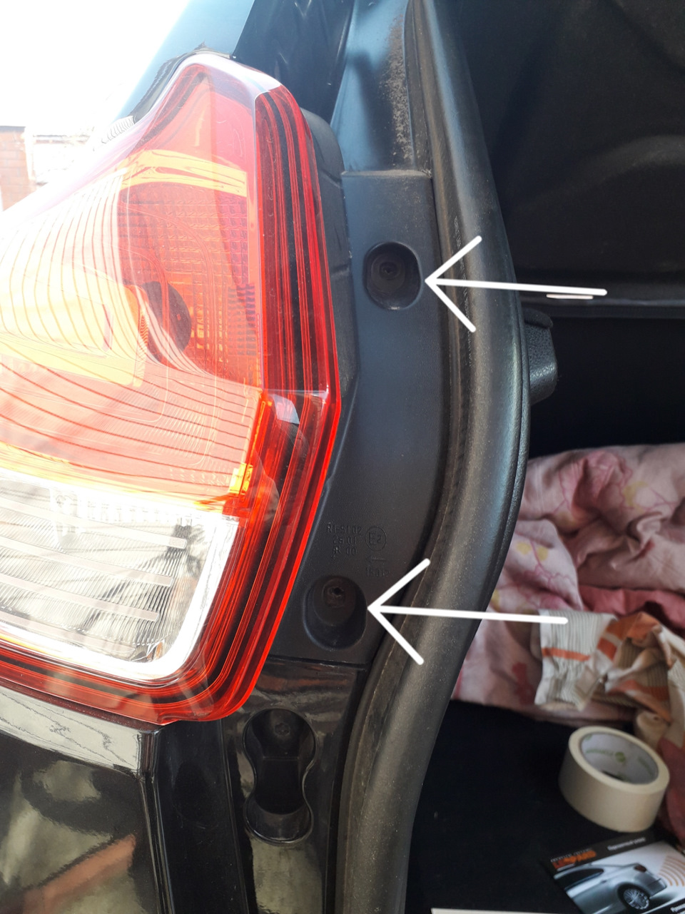 Далее 2 винта головкой торех — Lada XRAY