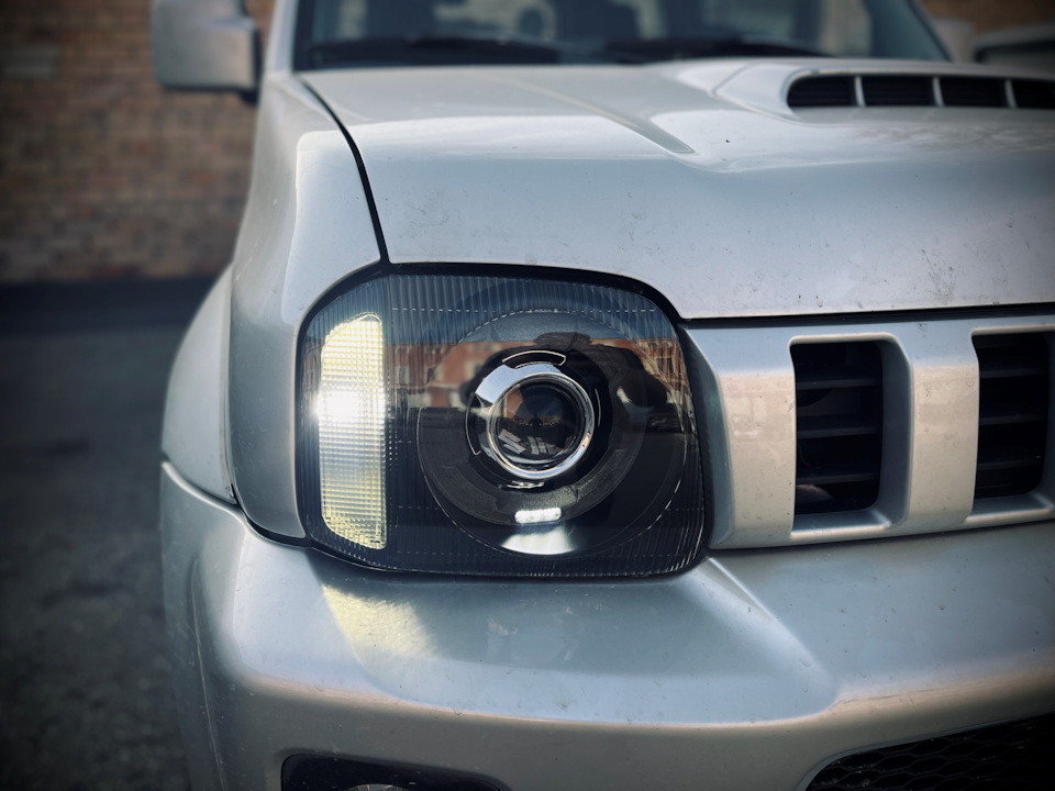 Внешний вид совершенно новых фар на Suzuki Jimny — Suzuki Jimny (1G)