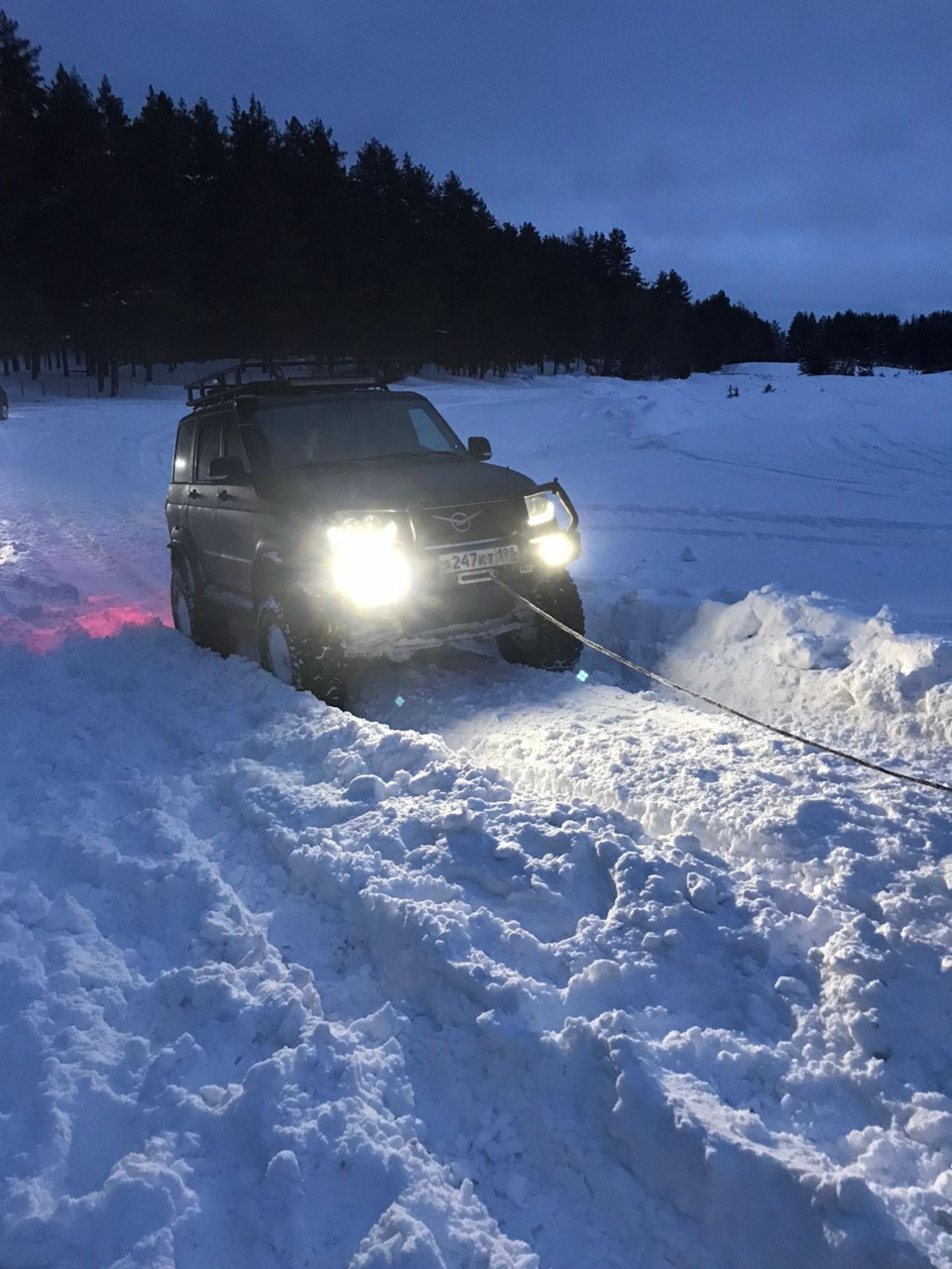 Уаз и лебеда) верхний прожектор отключён 😅… с ним Уазик отмасферней 😁 — Audi Allroad (C5)