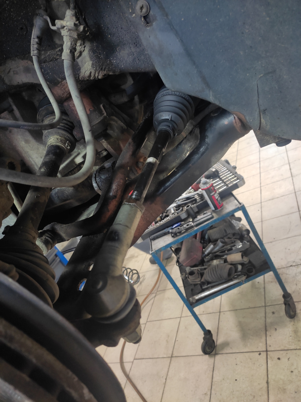 Фото в бортжурнале Volkswagen Tiguan (1G). Запчасти на фото: 002484