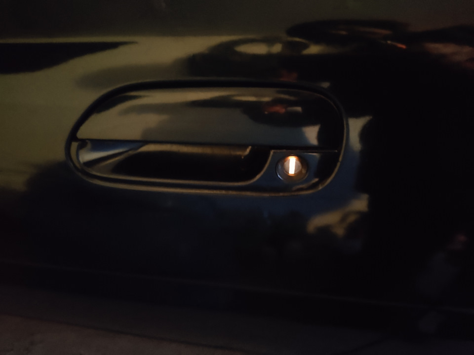 Замок светится — Mazda MX-3