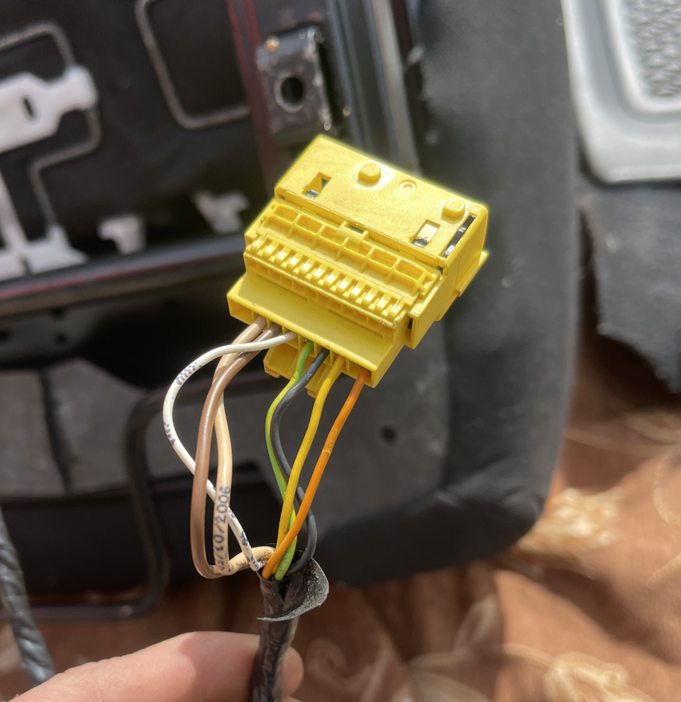 Разъём сиденья — 4 провода справа — подушка — Citroen C4 (1G)