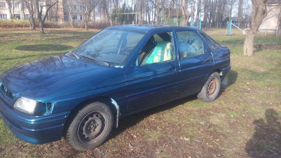 первое знакомство с солнцем нового ЛКП — Ford Escort Mk5