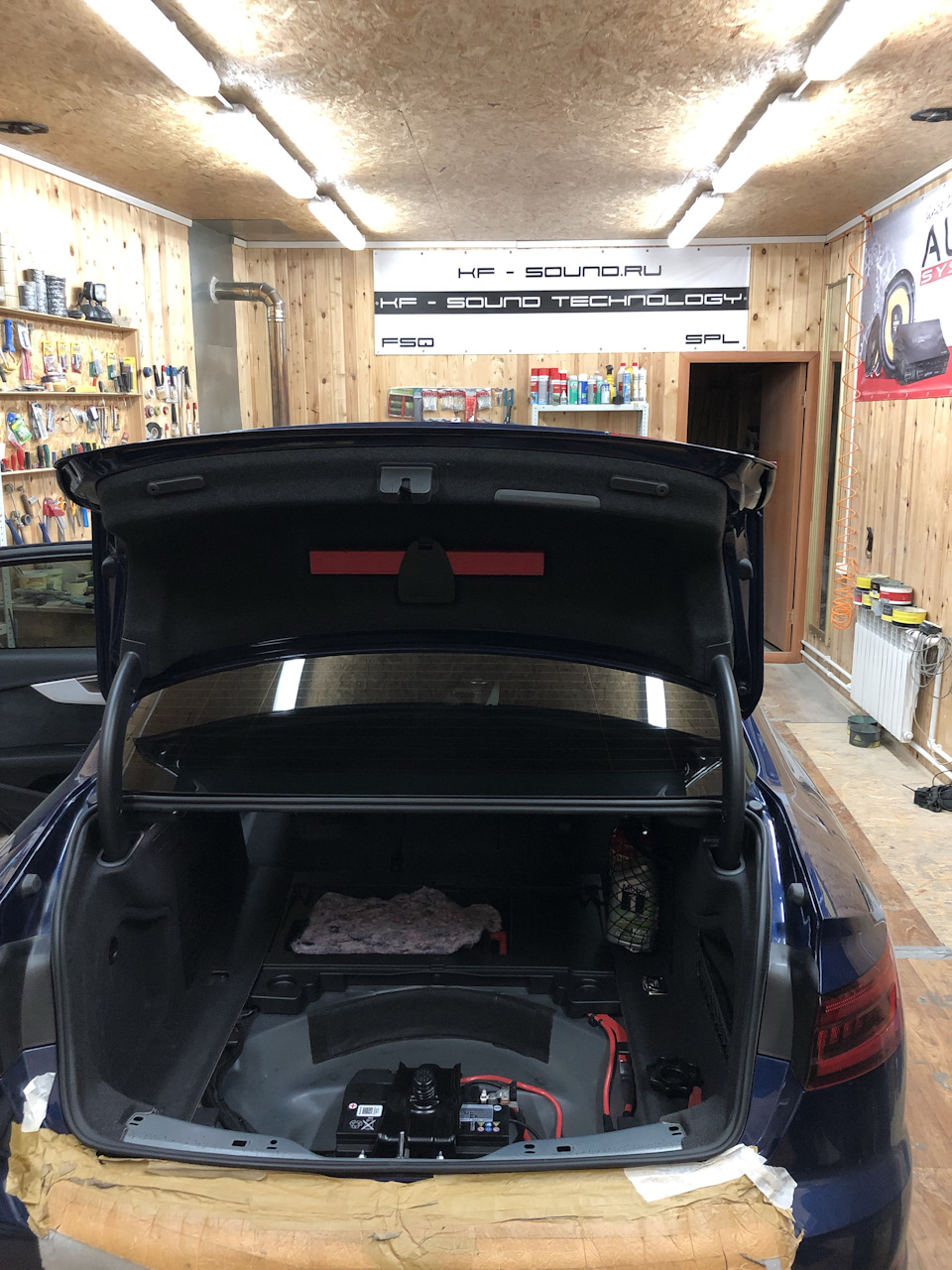 В установочном боксе — Audi A4 (B9)